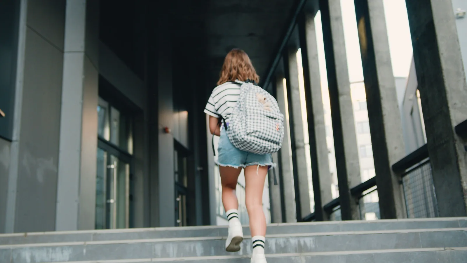 How To Choose A Reusable Water Bottle For Campus cover image